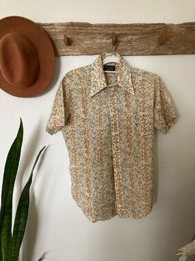 Vintage JCPenny Beige Short-Sleeve Button-Down with Blue and Brown Floral Stripe